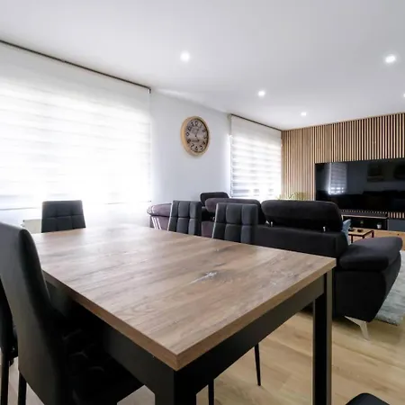 Piso Muy Moderno Y Centrico גיחון